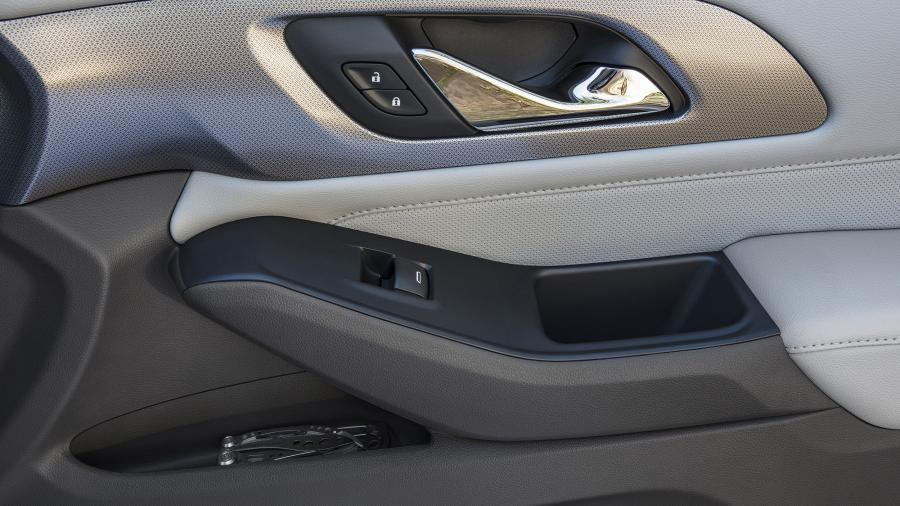 Детали интерьера Chevrolet Traverse 2017 года  (фото 27 из 61)